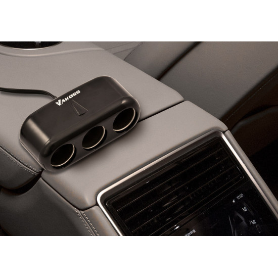 Vakoss Φορτιστής Αυτοκινήτου Μαύρος με Θύρες: 3xΑναπτήρα μαζί με Καλώδιο Ενσωματωμένο